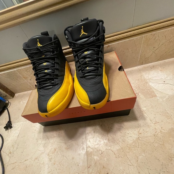 University Gold Retro Jordan 12 (Size 9) - Picture 4 of 6